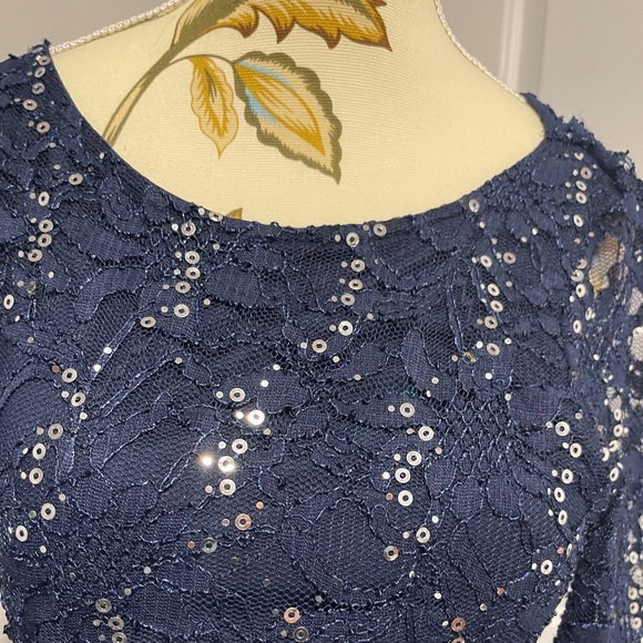 Stunning deep blue dress - Picture 2 of 5